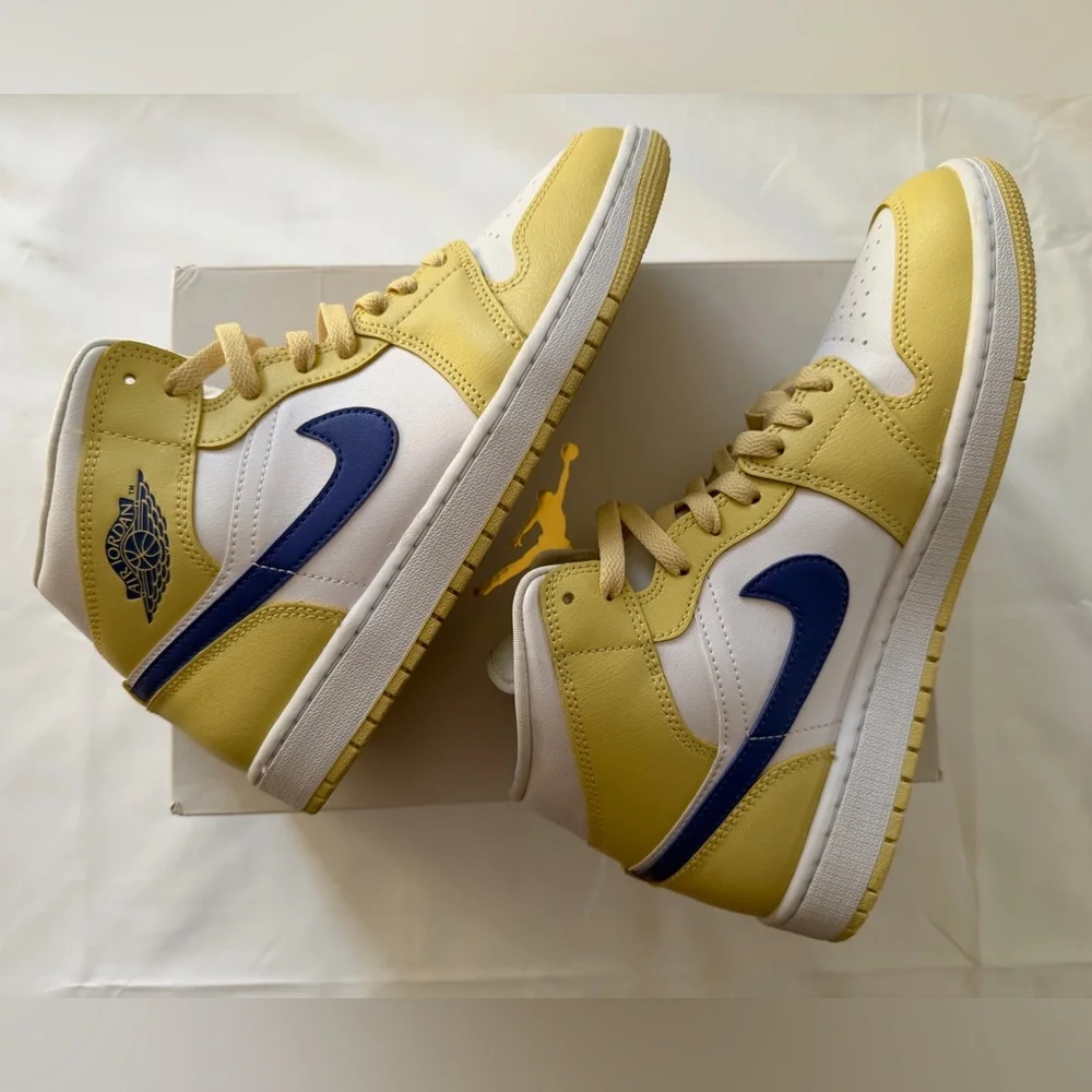 Nike Air Jordan 1 Mid, Lemon Wash - Picture 2 of 8